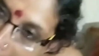 Bihari aunty apne husband ko blowjob deti hui