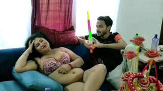 Chubby bhabhi chudai karwati hui maje mein