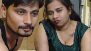 Indian couple hot sex karte hue maje mein