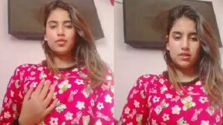 College girl Sandhya fingering sex karti hui
