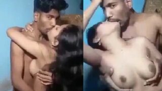Desi girlfriend ke sath mein khade khade sex