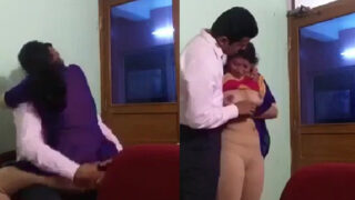 SBI manager ne loan ke badle mein grahak ki chudai ki