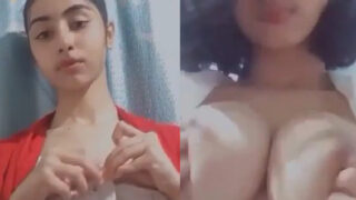 Cute Bihari girl apni boobs daba kar chut dikhati hui