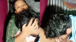 Bhabhi ki boobs suck karke chut chaati devar ne