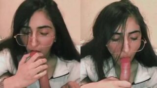 Chasmish college girl ki blowjob dene ki mms