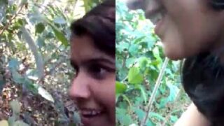 Village girl Jungle mein blowjob deti hui