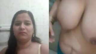 Muslim bhabhi ki big boobs dabane ki selfie