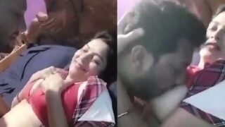 Khubsurat bhabhi ki boobs suck karke chudai