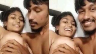 Tamil girlfriend sex ka maza leti hui