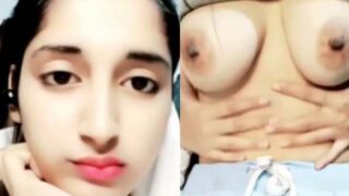 College cutie Savita apni boobs dikhati hui