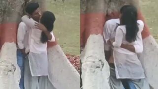 Park mein Delhi college couple sex karte hue