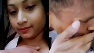 College girl ki boobs daba kar suck kiya bf ne